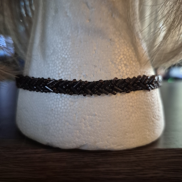 Iridescent Beaded Choker Necklace - Women Jewelry - Picture 2 of 4